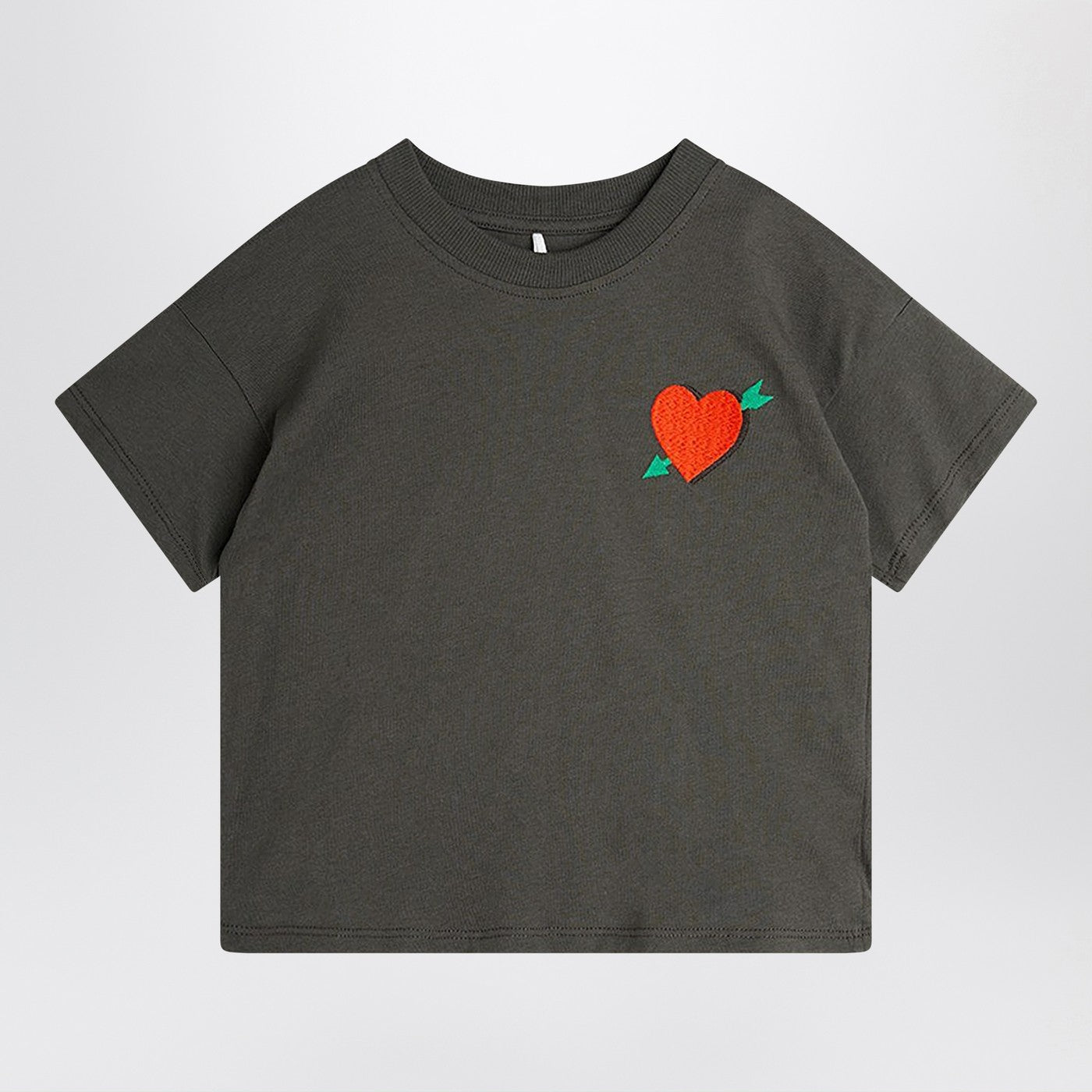 MINI RODINI T-shirt nera slavata con ricamo cuore con freccia