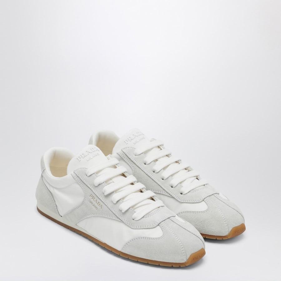 Prada Sneakers bianca con inserti in suede, view 2