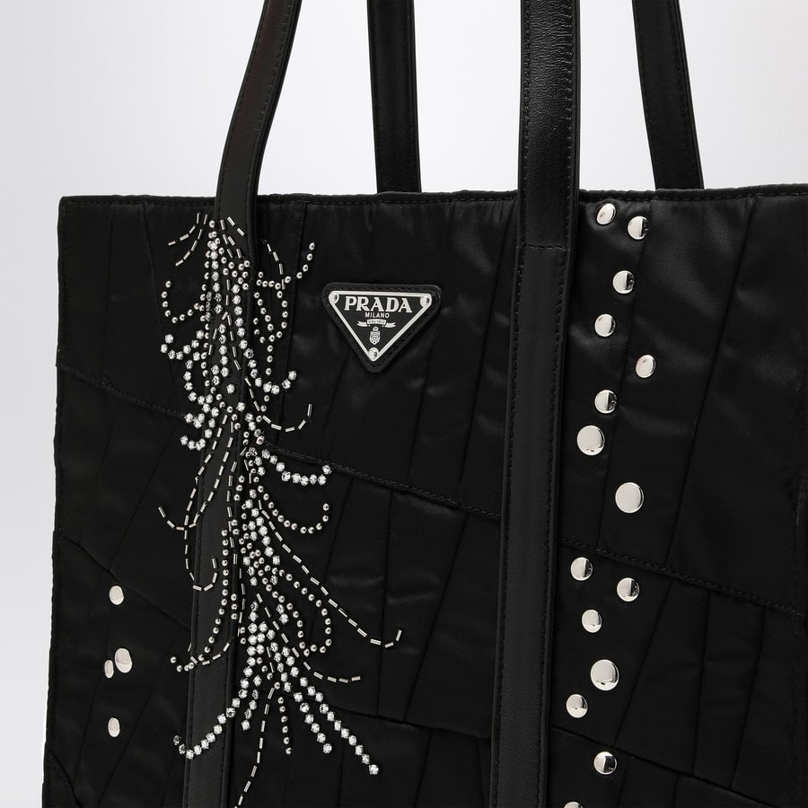 Prada Borsa shopping media nera in Re-Nylon con ricamo, view 6