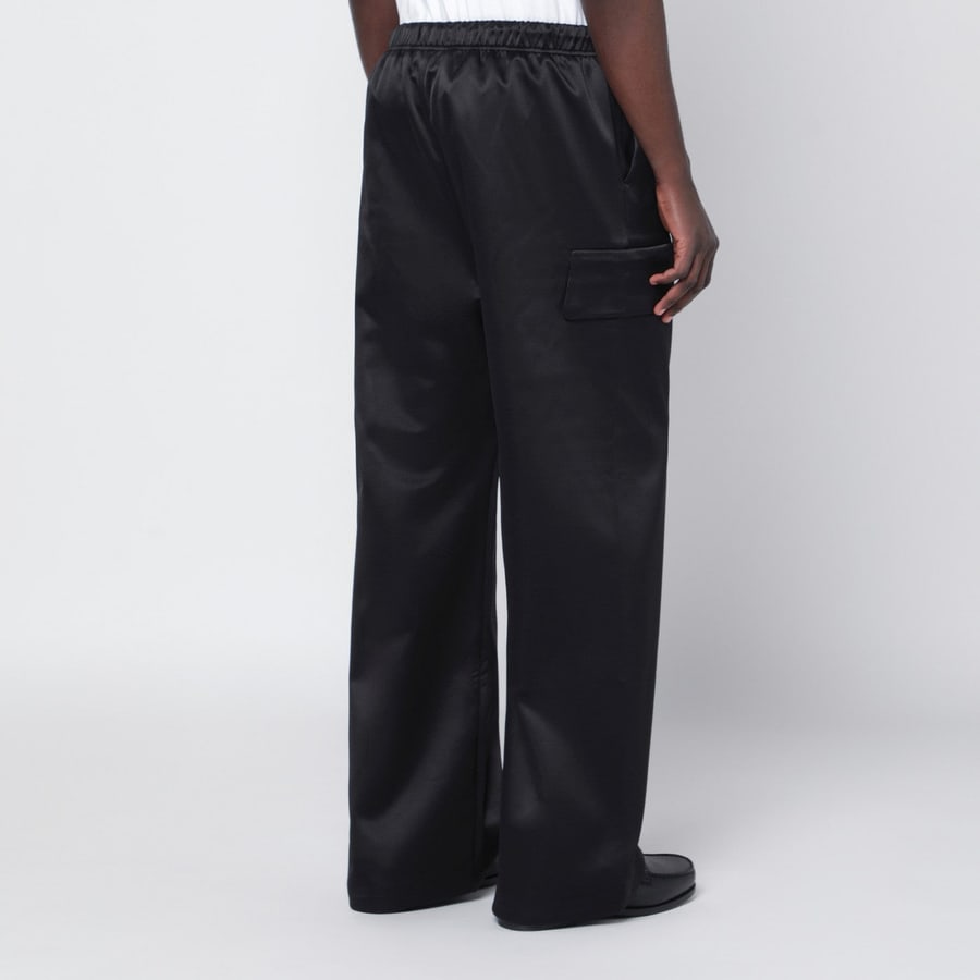 Fear of God Essentials Pantalone cargo nero in raso, view 4