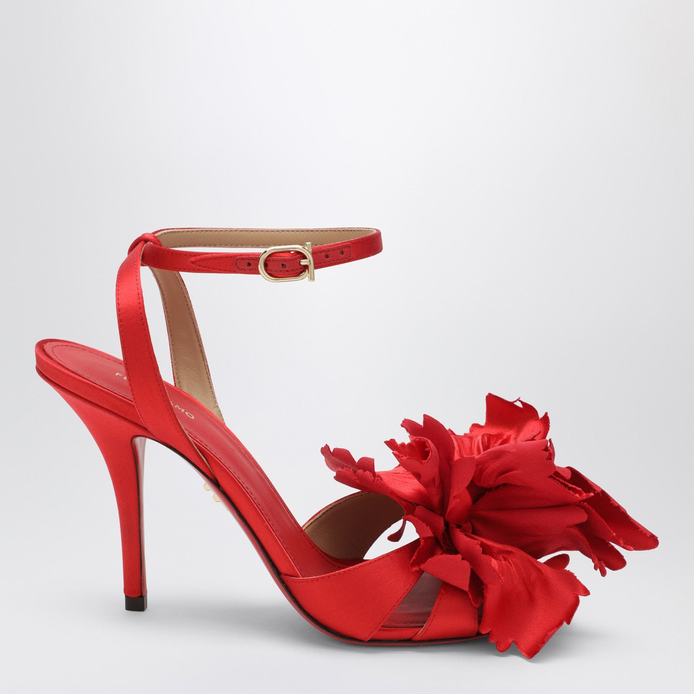 Ferragamo Sandali in raso rosso con fiore