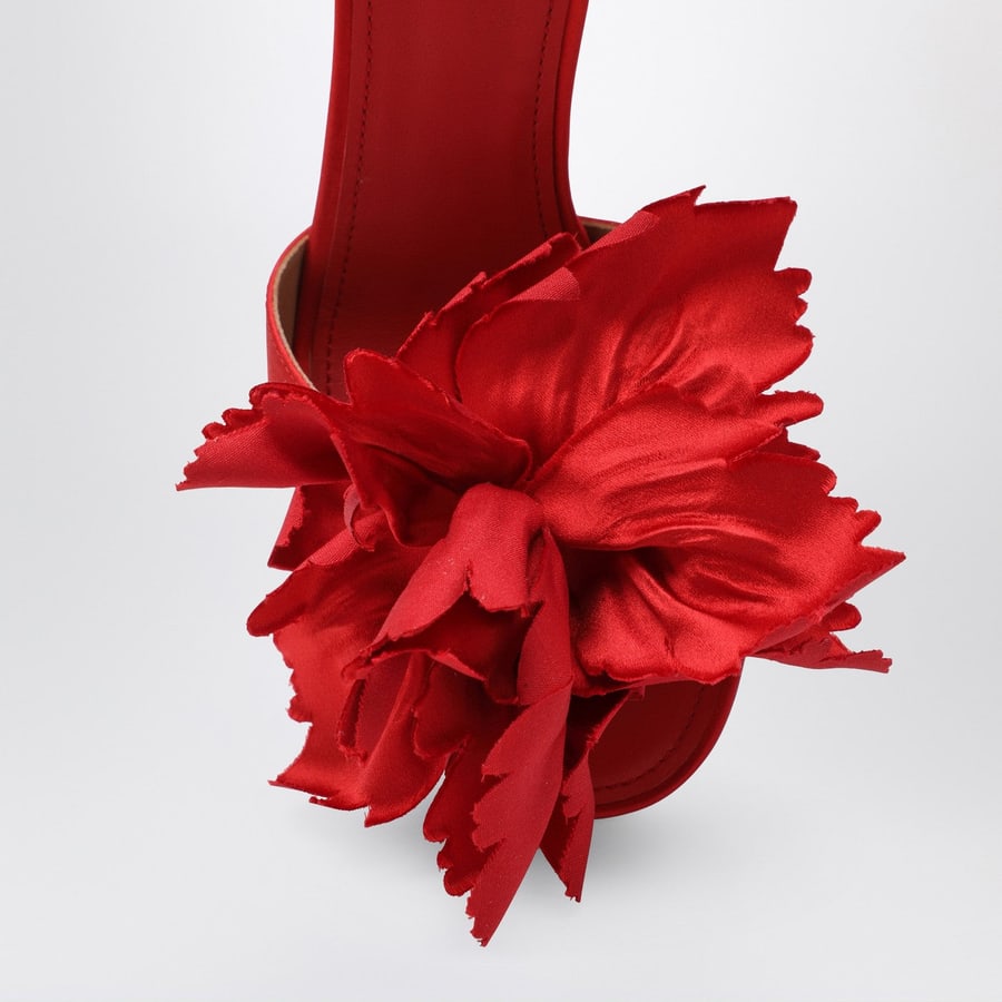 Ferragamo Sandali in raso rosso con fiore, view 3