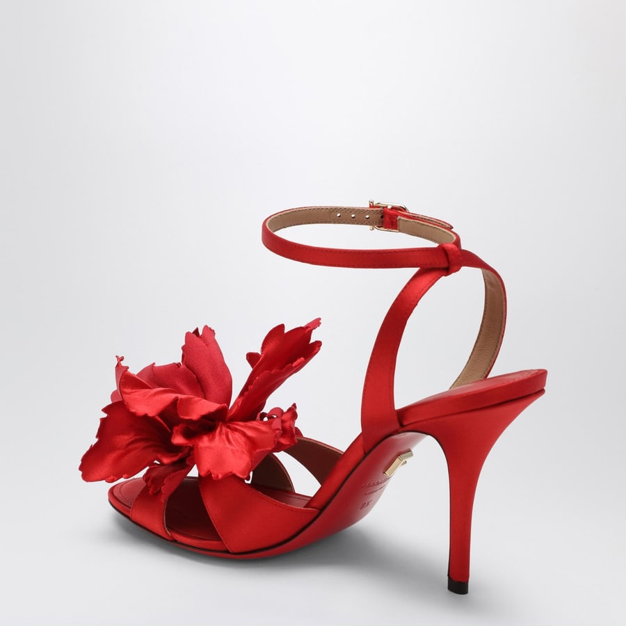 Ferragamo Sandali in raso rosso con fiore, view 4