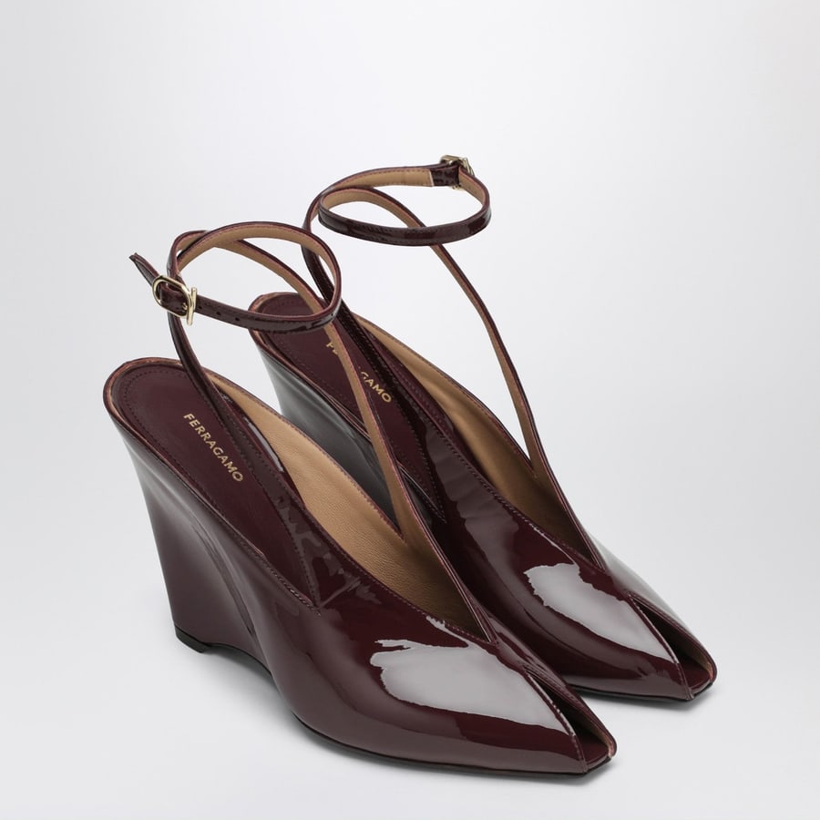 Ferragamo Sandalo peep toe con zeppa bordeaux, view 2