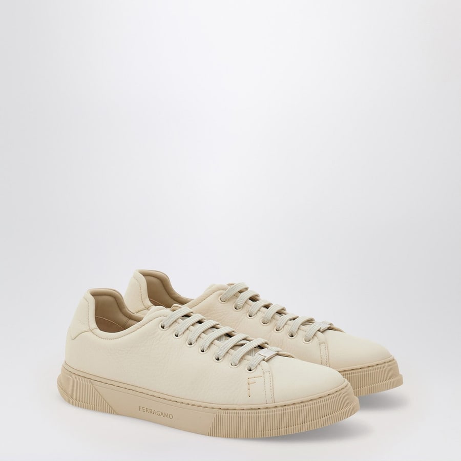 Ferragamo Sneakers color mascarpone in pelle, view 2