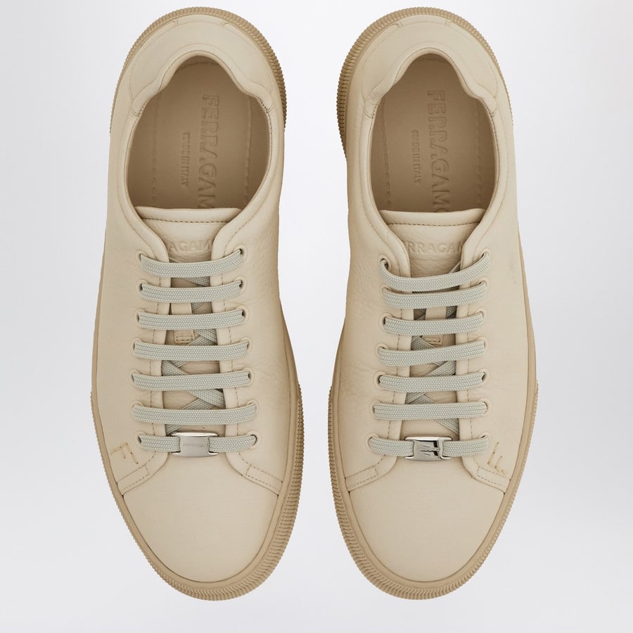 Ferragamo Sneakers color mascarpone in pelle, view 3