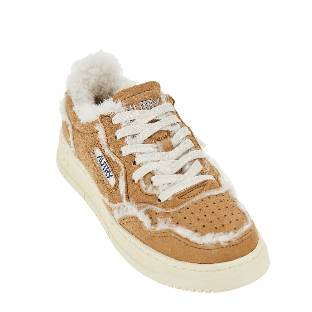 Autry Sneakers Medalist Low in suede e shearling, view 2