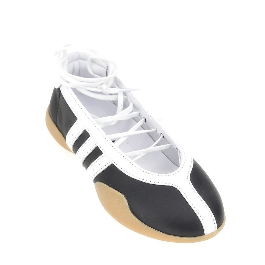 ADIDAS ORIGINALS Sneakers ballerina 'Taekwondo Mei' in pelle, view 2