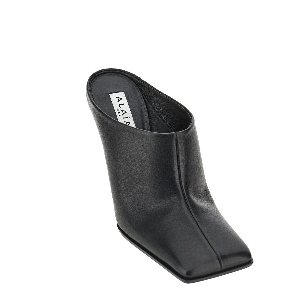 Alaïa Mules in pelle con punta squadrata, view 2