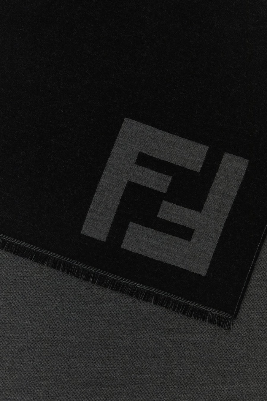 Fendi Sciarpa in lana nera, view 2