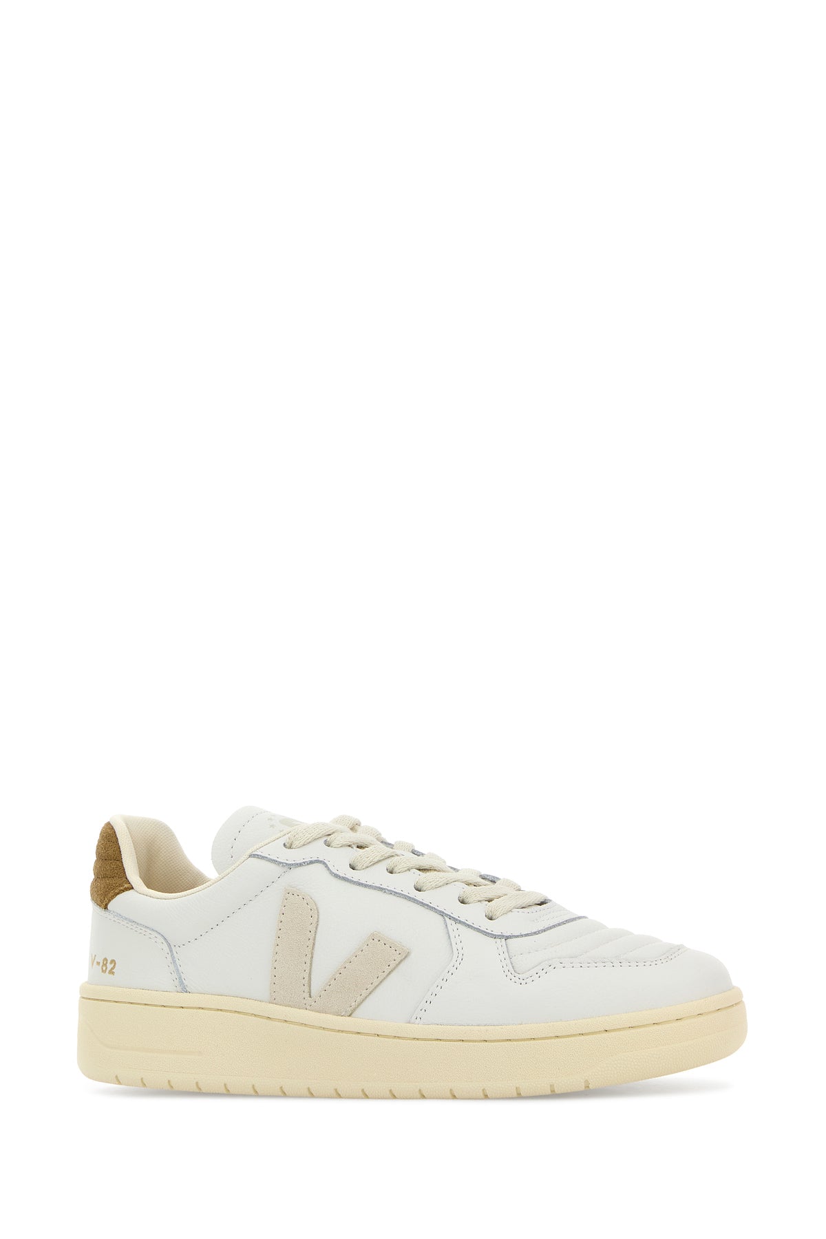 VEJA Sneakers V-82 in pelle bianca, view 2