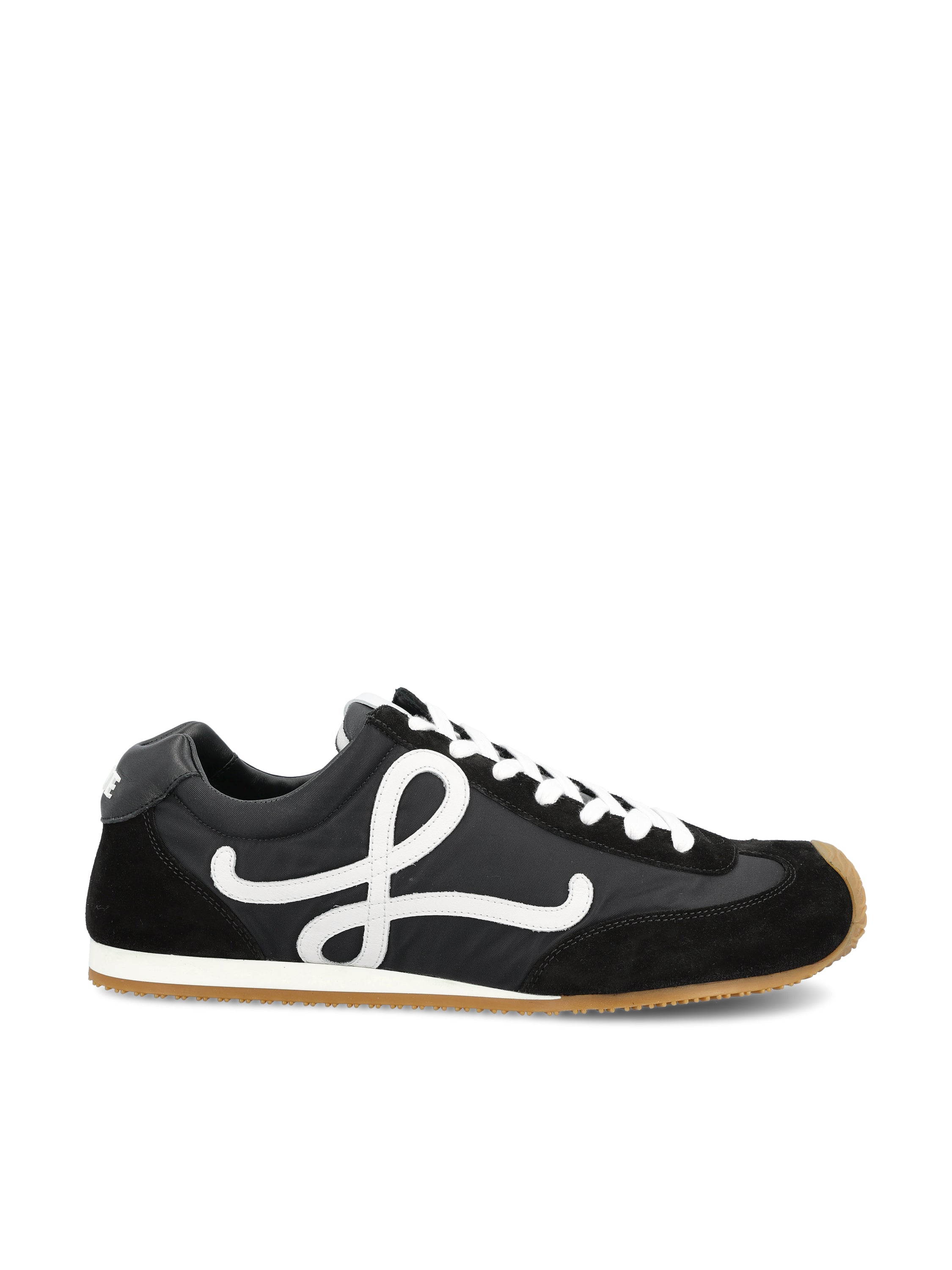Loewe Sneakers realizzate in pelle.