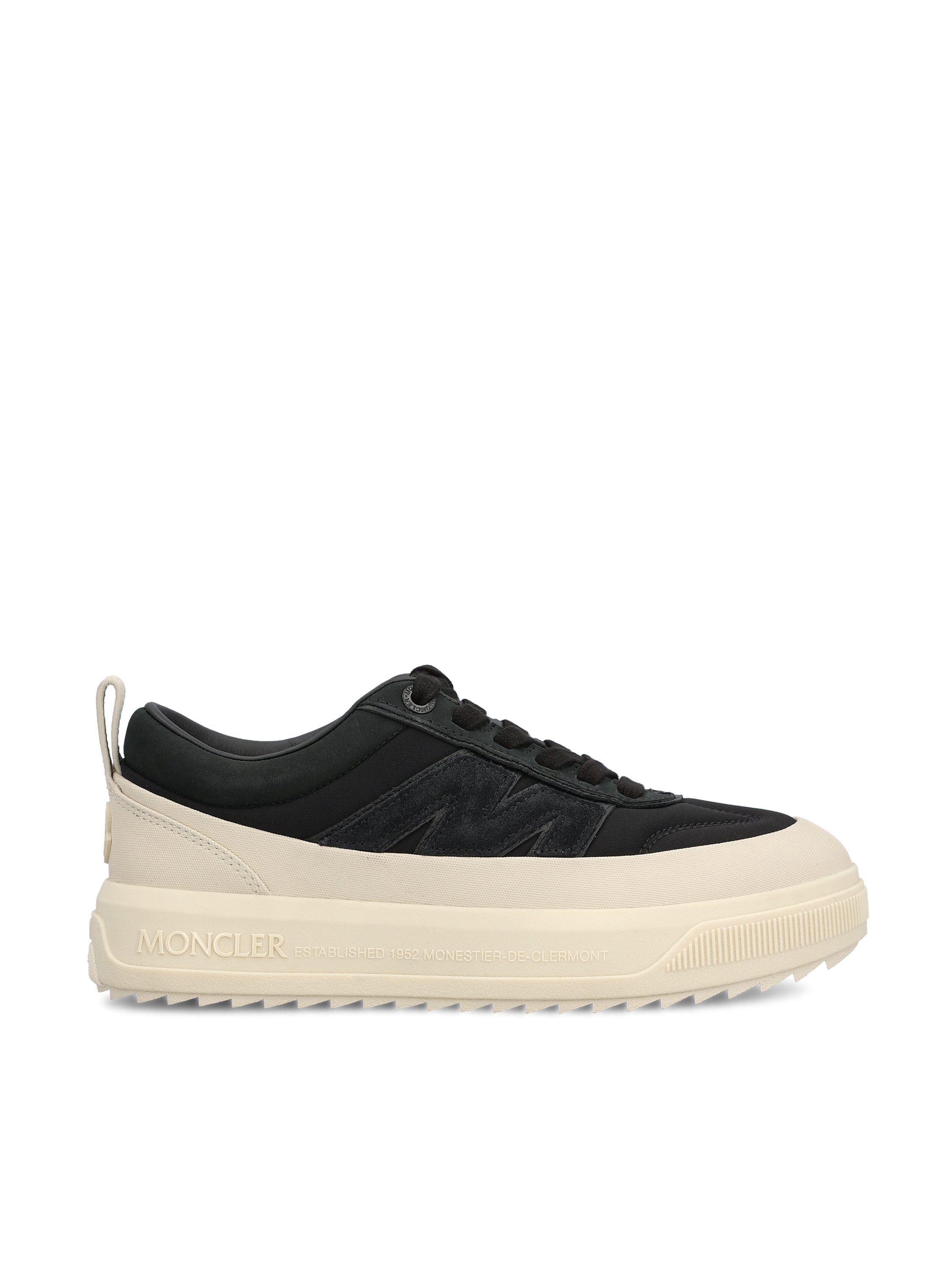 Moncler Sneakers realizzate in pelle.