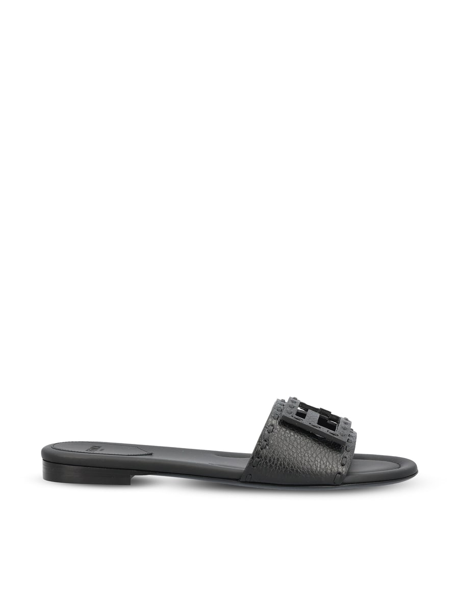Fendi Slide realizzate in pelle.