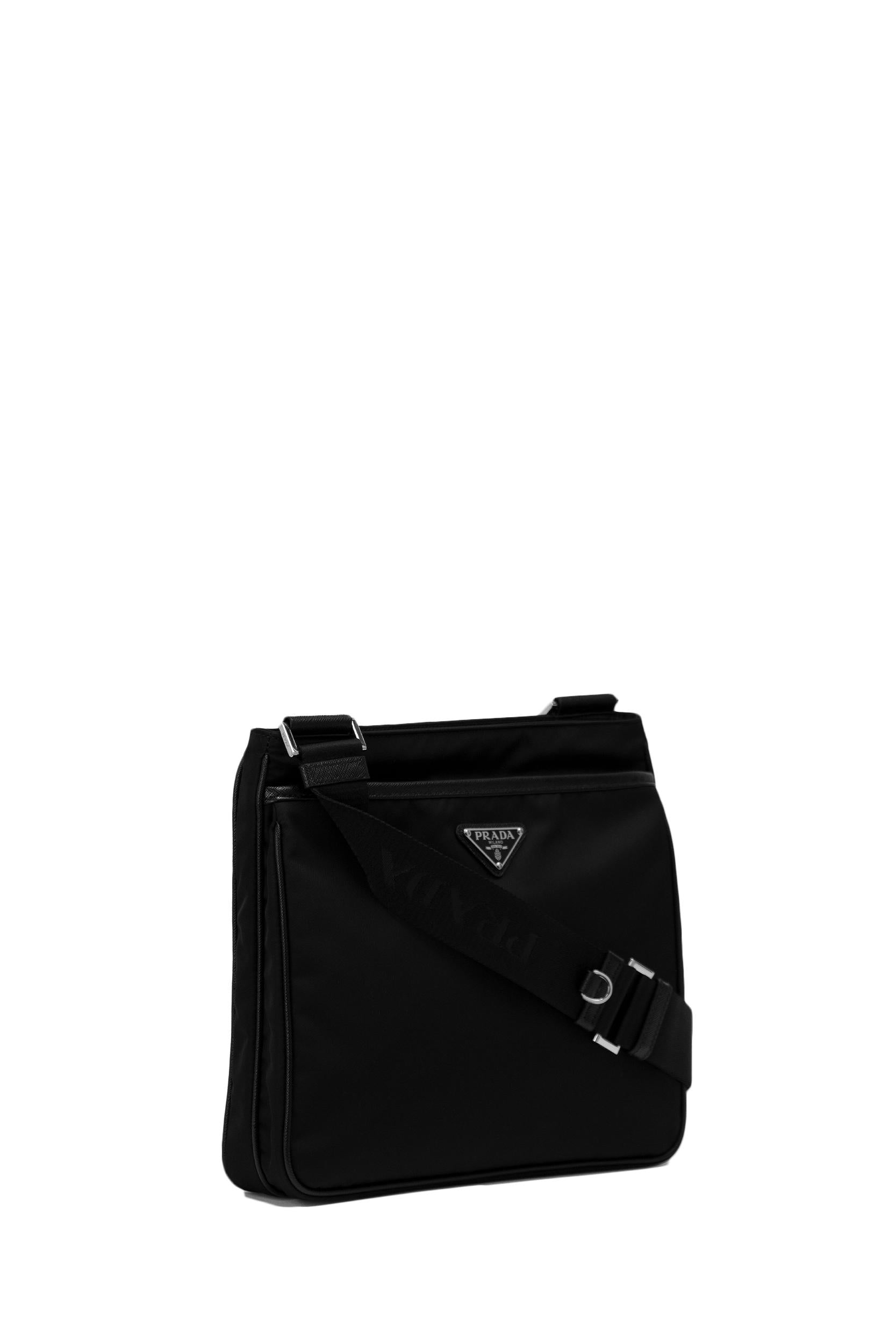 Prada Borsa a tracolla in Re-Nylon di colore nero, view 2