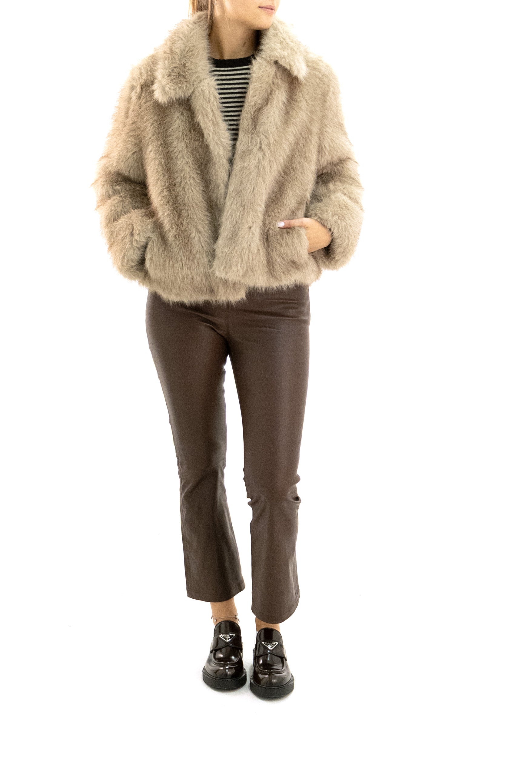 'S Max Mara Cappotto corto in eco pelliccia di colore beige, view 2