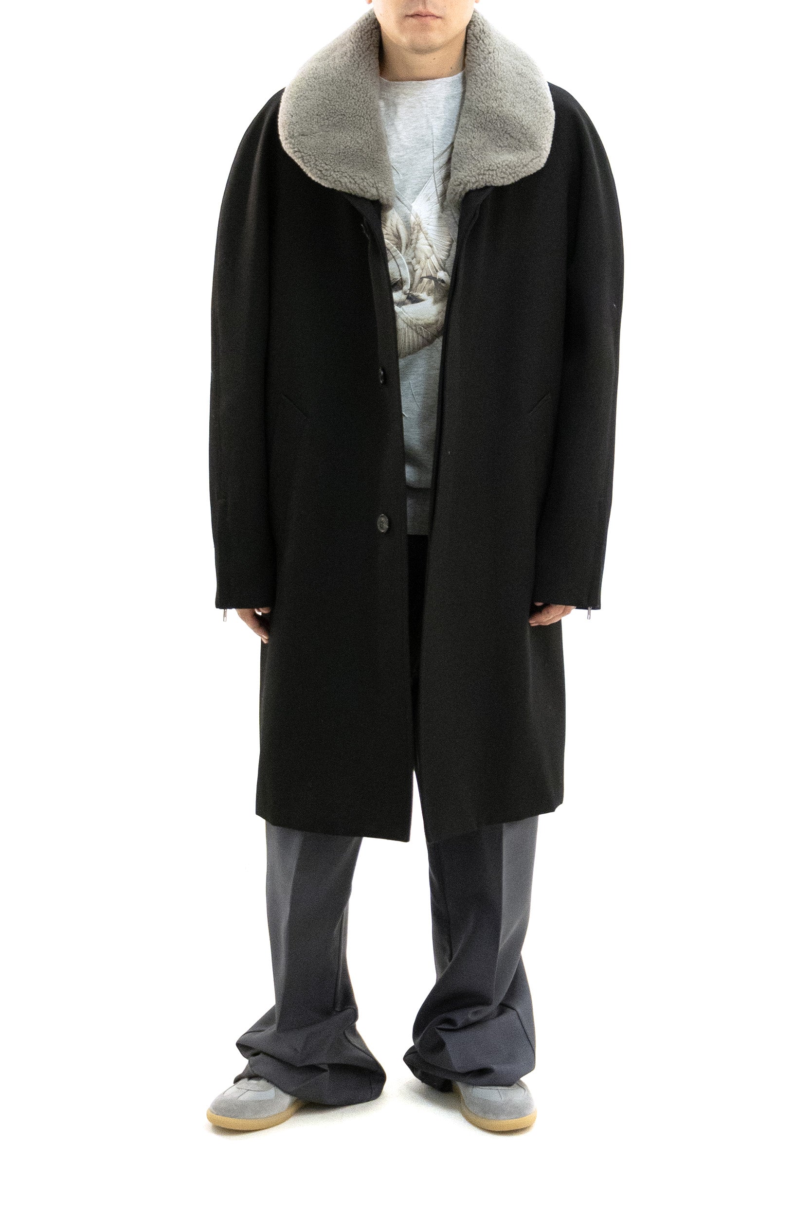 Maison Margiela Cappotto monopetto in lana di colore nero, view 2