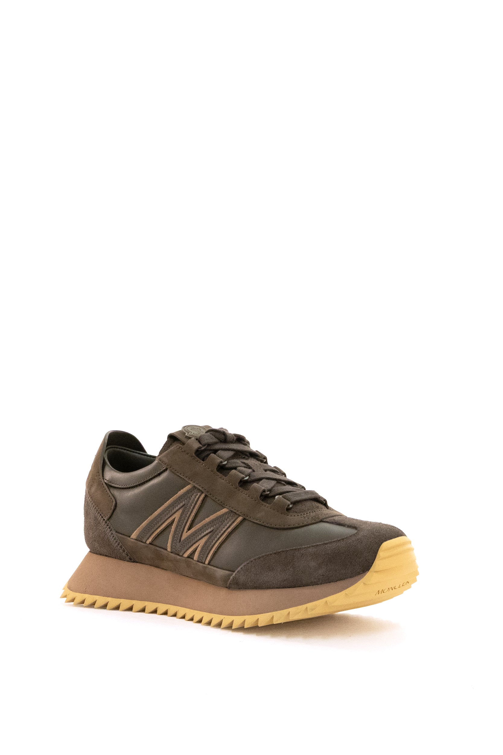 Moncler Sneakers Pacey2 in pelle scamosciata e nabuk di colore marrone, view 2