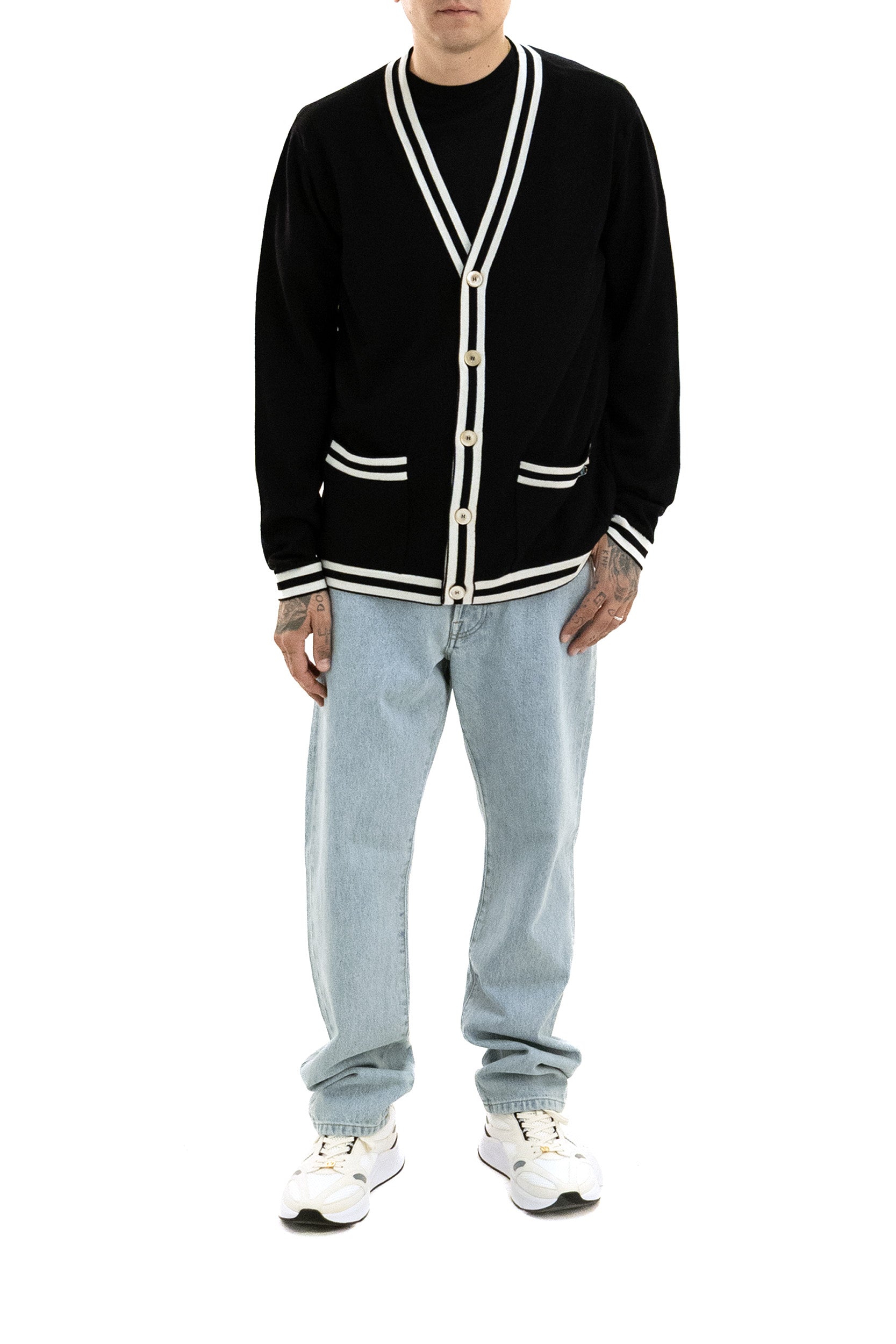 Valentino Garavani Cardigan in lana vergine di colore nero, view 2