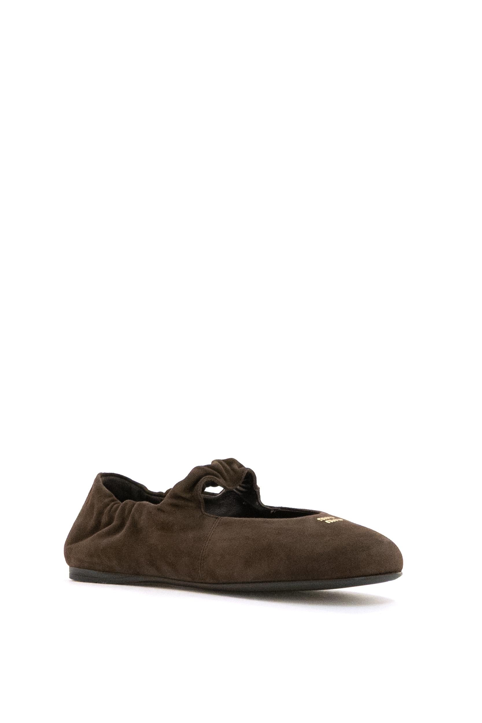 Miu Miu Ballerine in suede di colore marrone, view 2