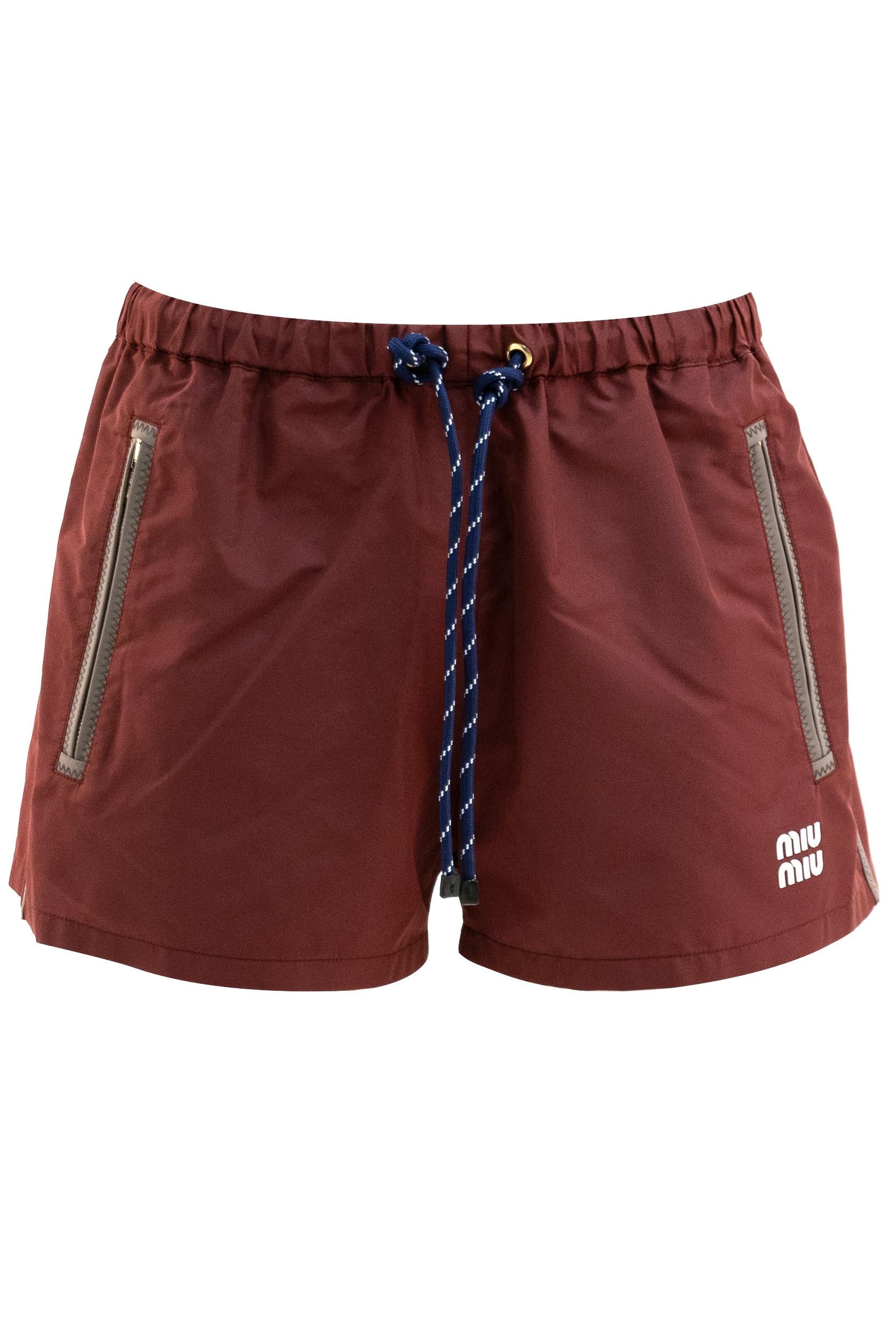 Miu Miu Shorts in Tela Tec di colore bordeaux