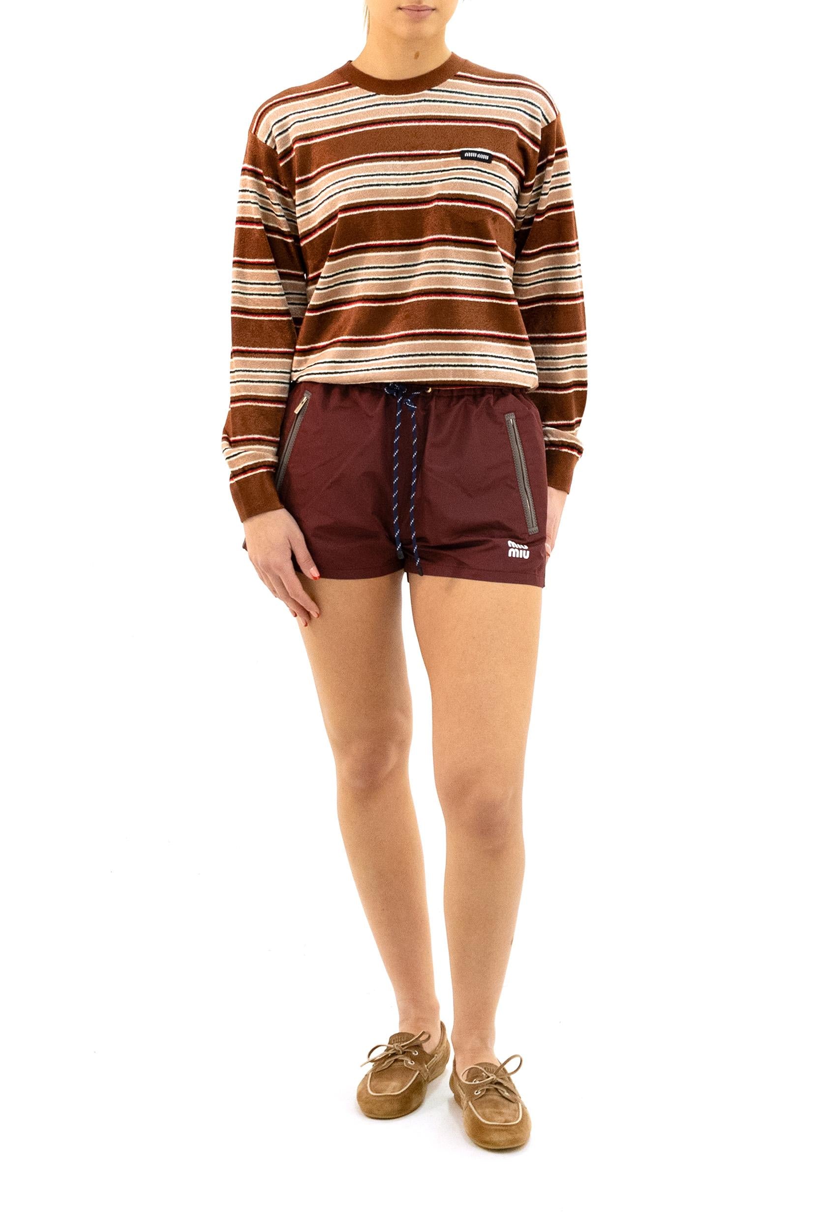 Miu Miu Shorts in Tela Tec di colore bordeaux, view 2