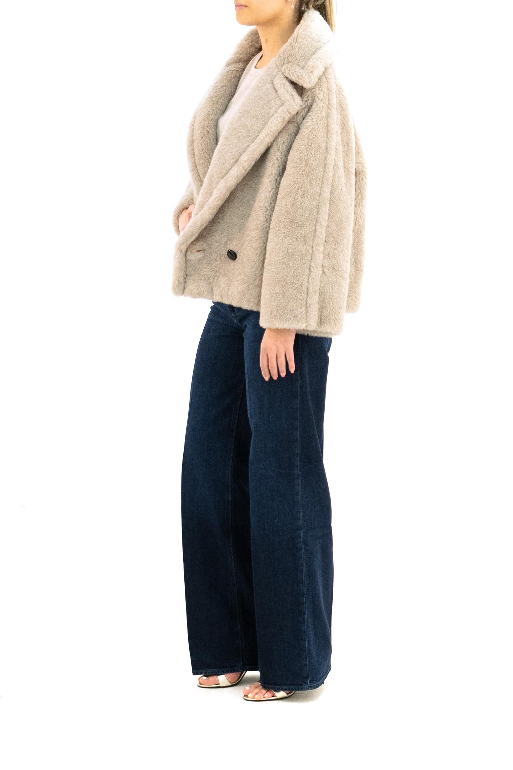 Max Mara Cappotto Teddy corto in alpaca e cachemire color sabbia, view 2