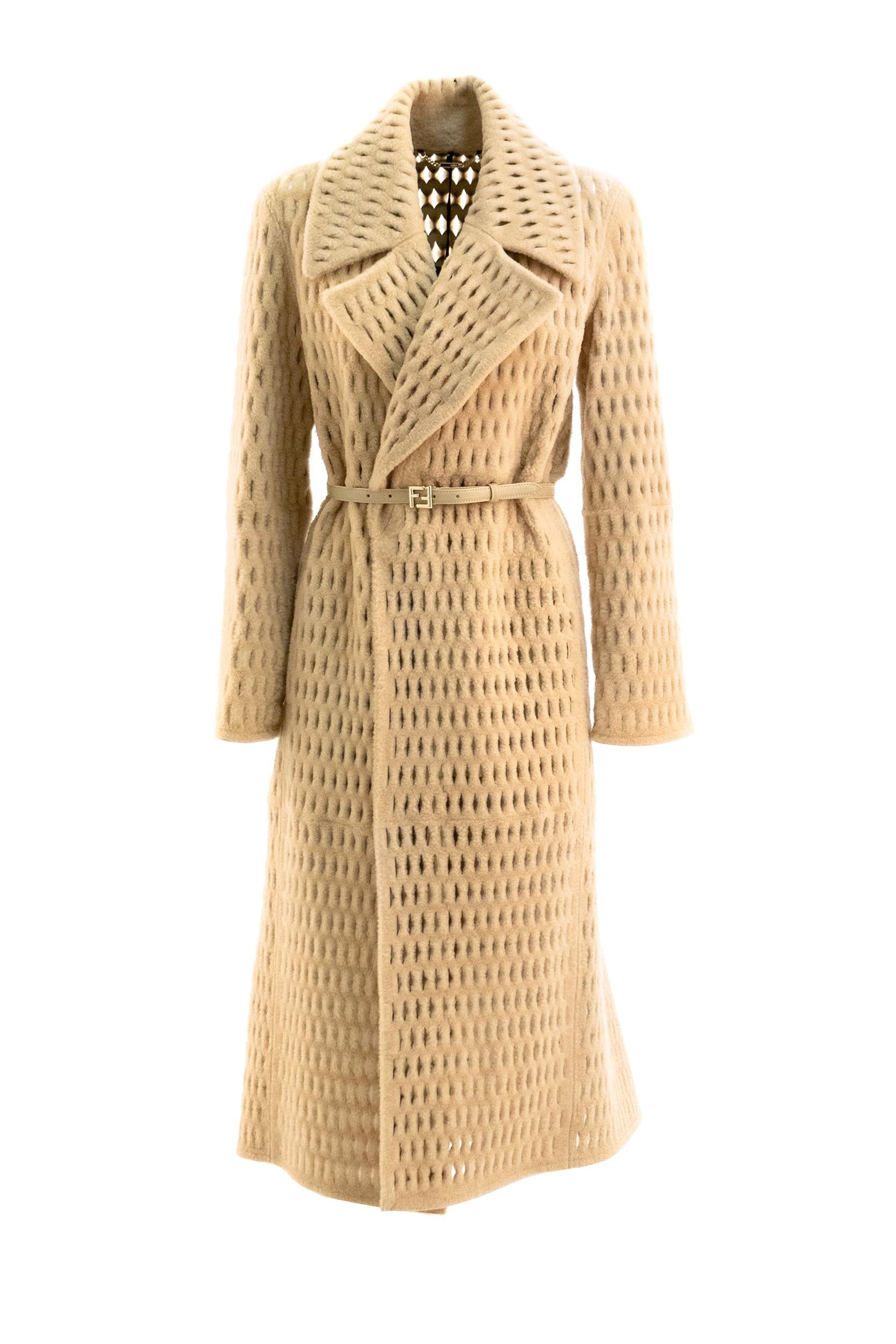 Fendi Cappotto in montone di colore beige