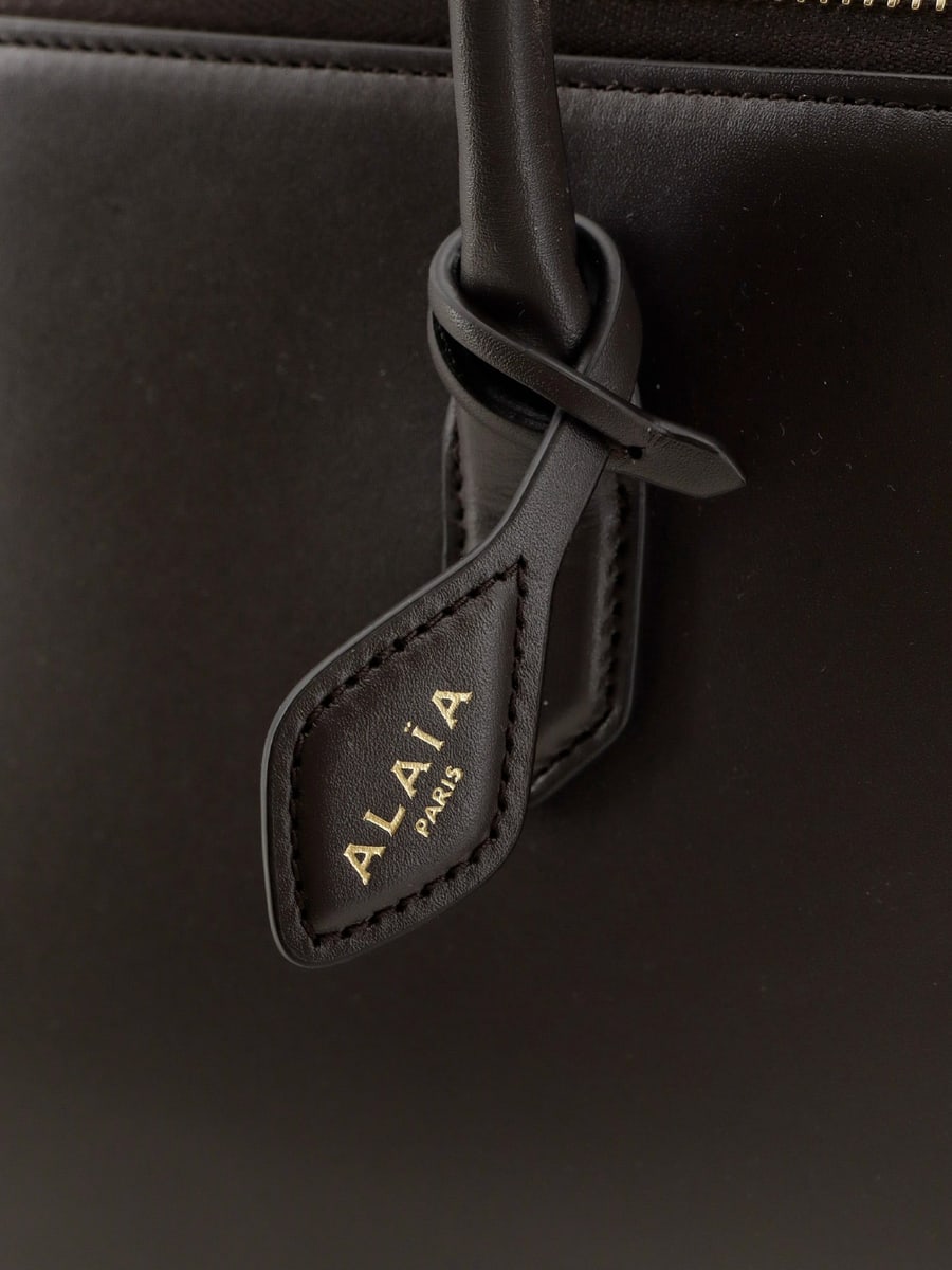 Alaïa Delta Medium leather handbag, view 5