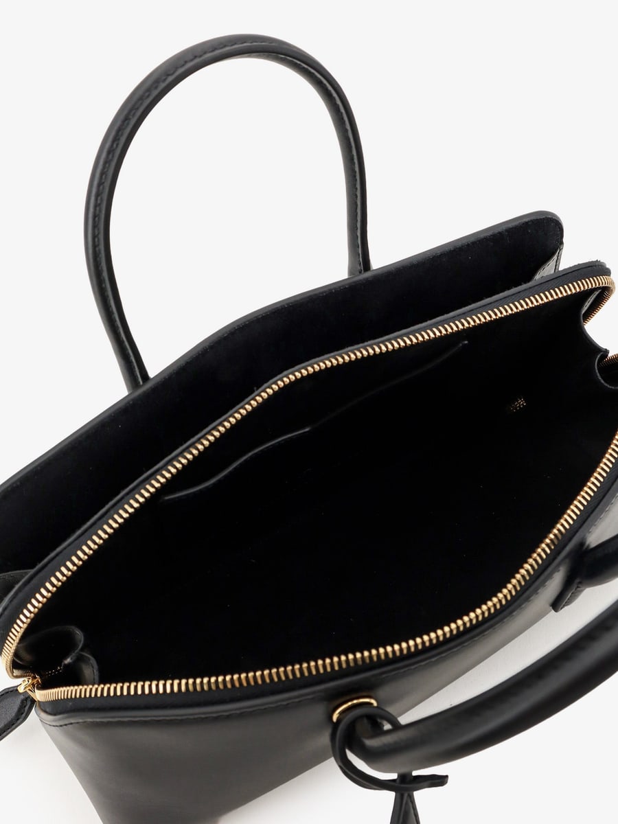Alaïa Delta Small leather handbag, view 4