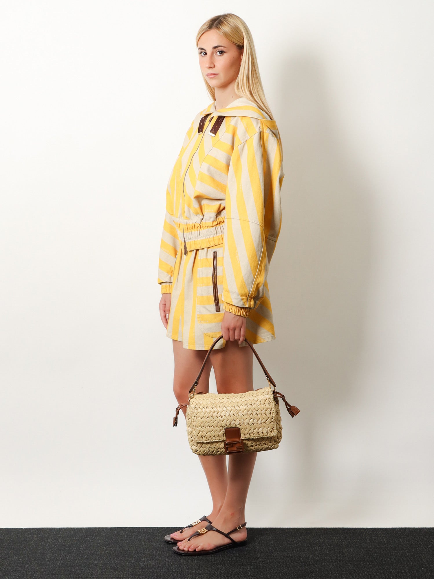 Fendi Mamma Baguette Medium raffia crossbody bag, view 2