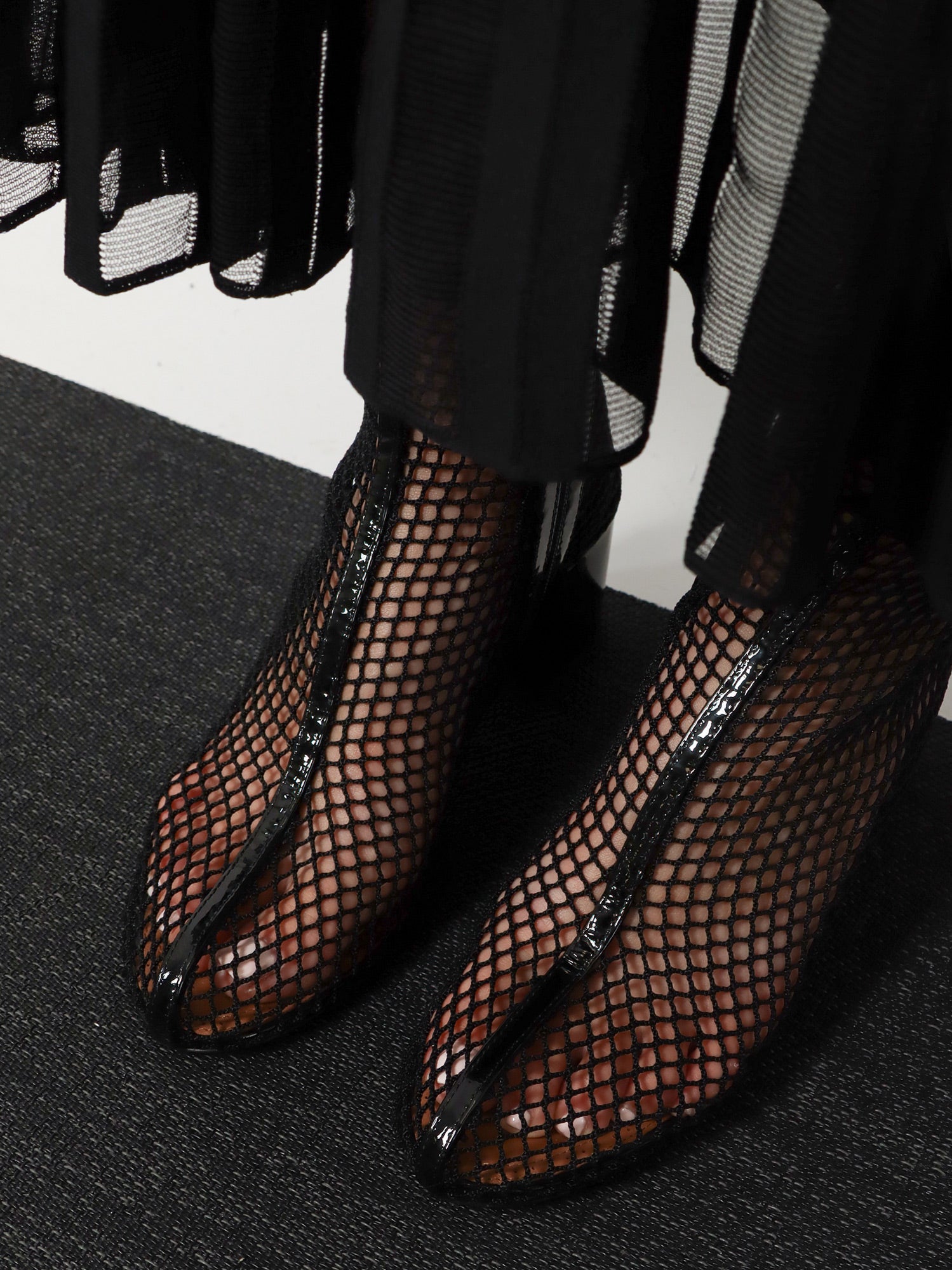 Alaïa 55 mesh and patent leather boots, view 2