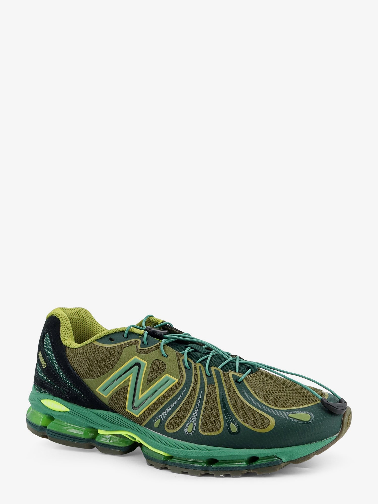New Balance U18907 mesh sneakers with iconic side logo, view 2