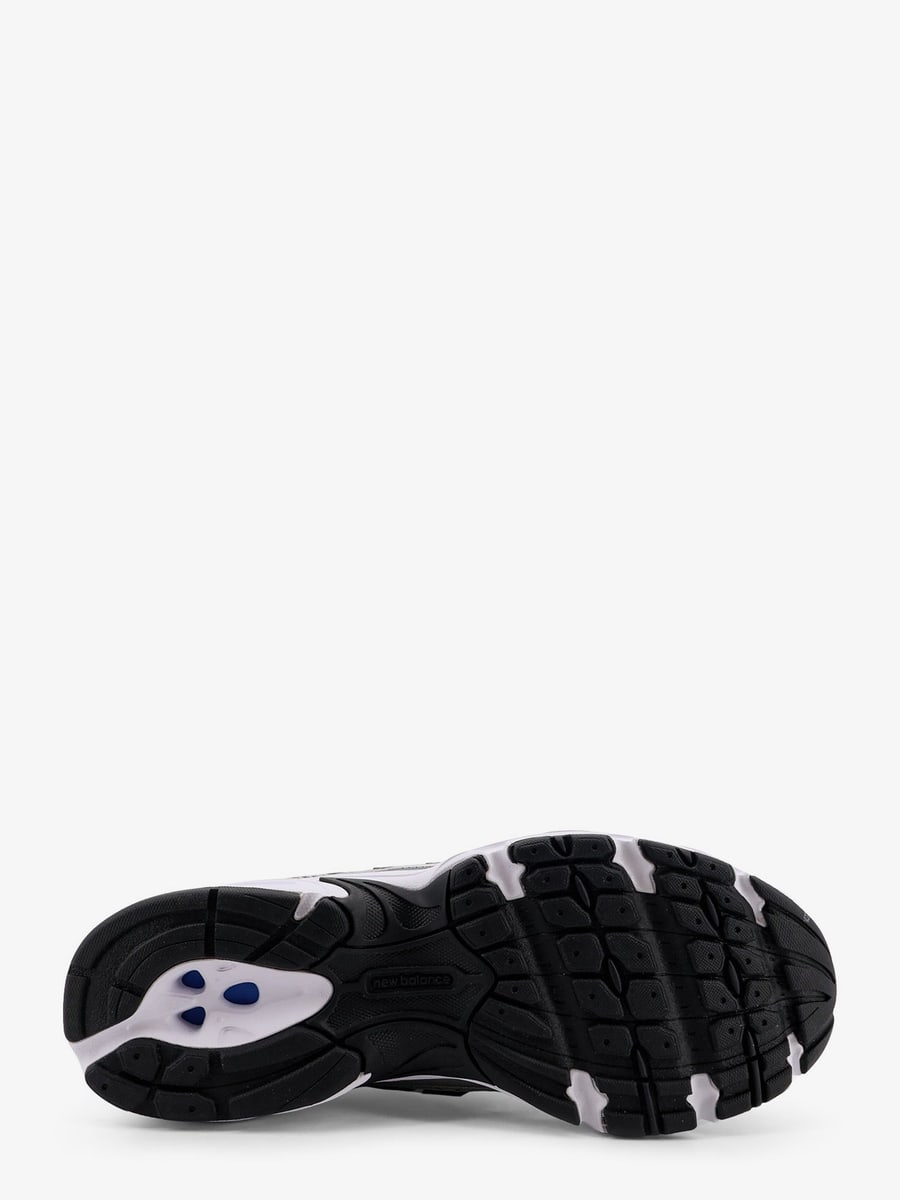 New Balance 740 mesh sneakers with iconic contrasting side logo, view 4