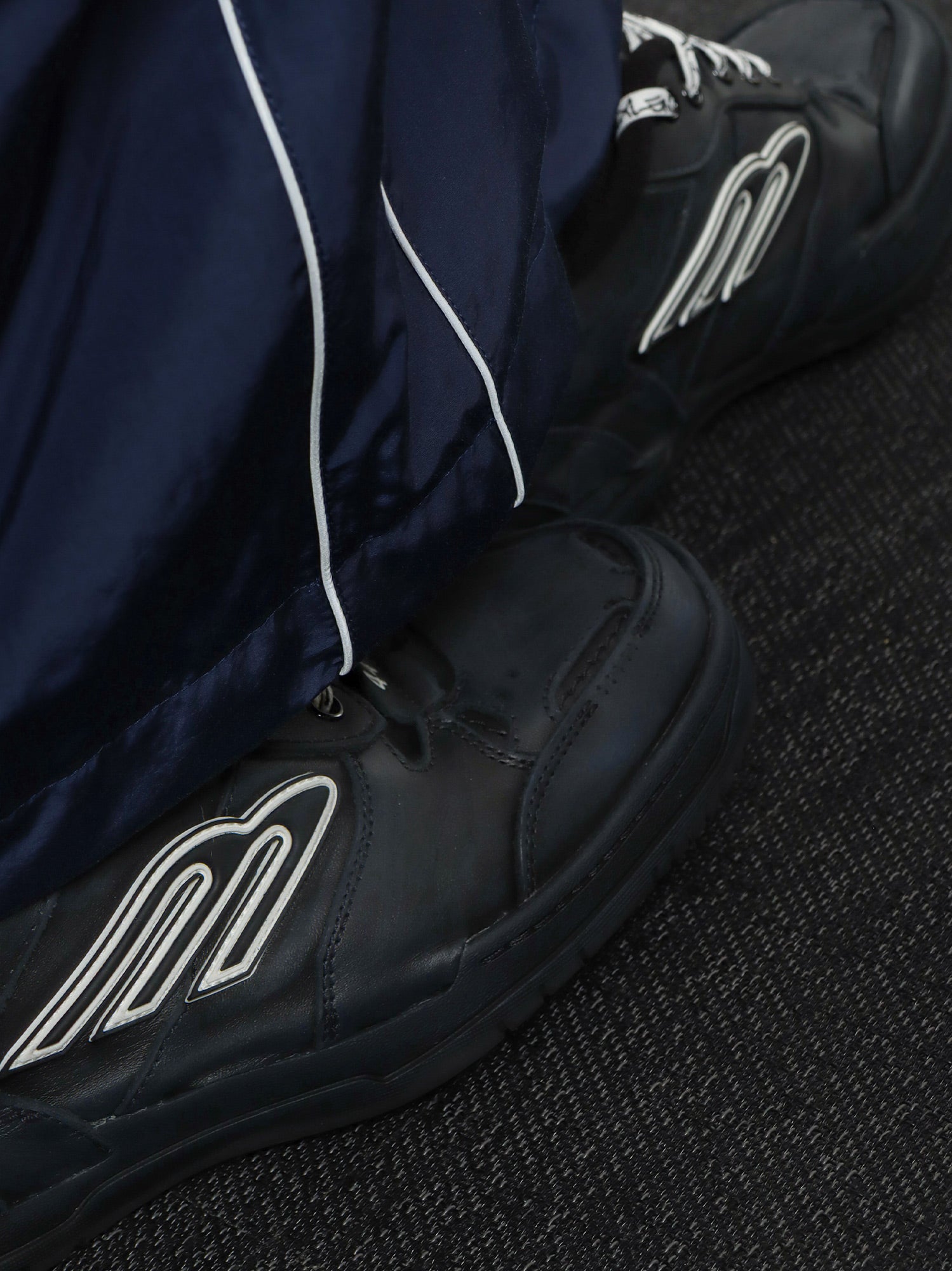 Balenciaga Hamptons Worn-Out low-top leather sneakers, view 2