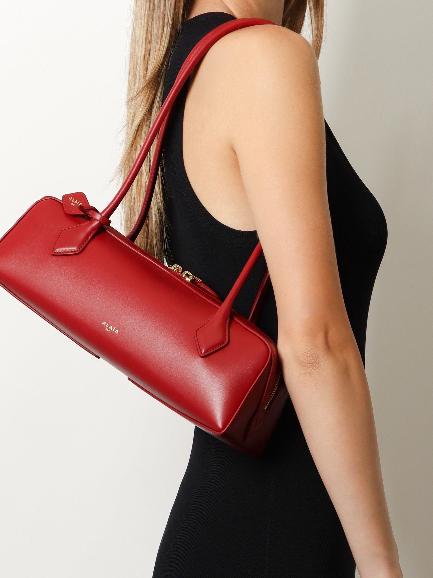 Alaïa Le Teckel leather shoulder bag, view 2