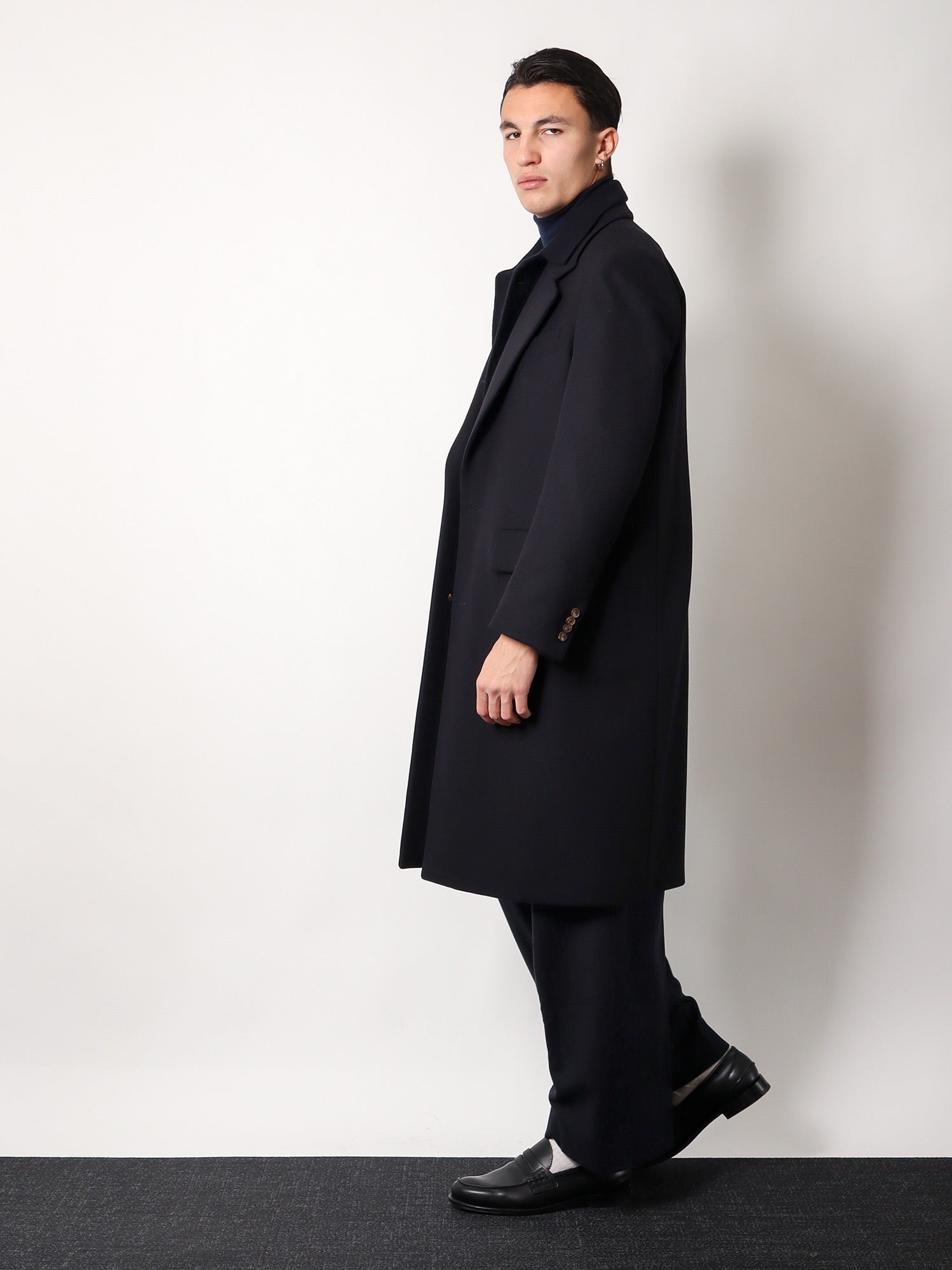 HEVO Virgin wool coat with satin lining, view 2