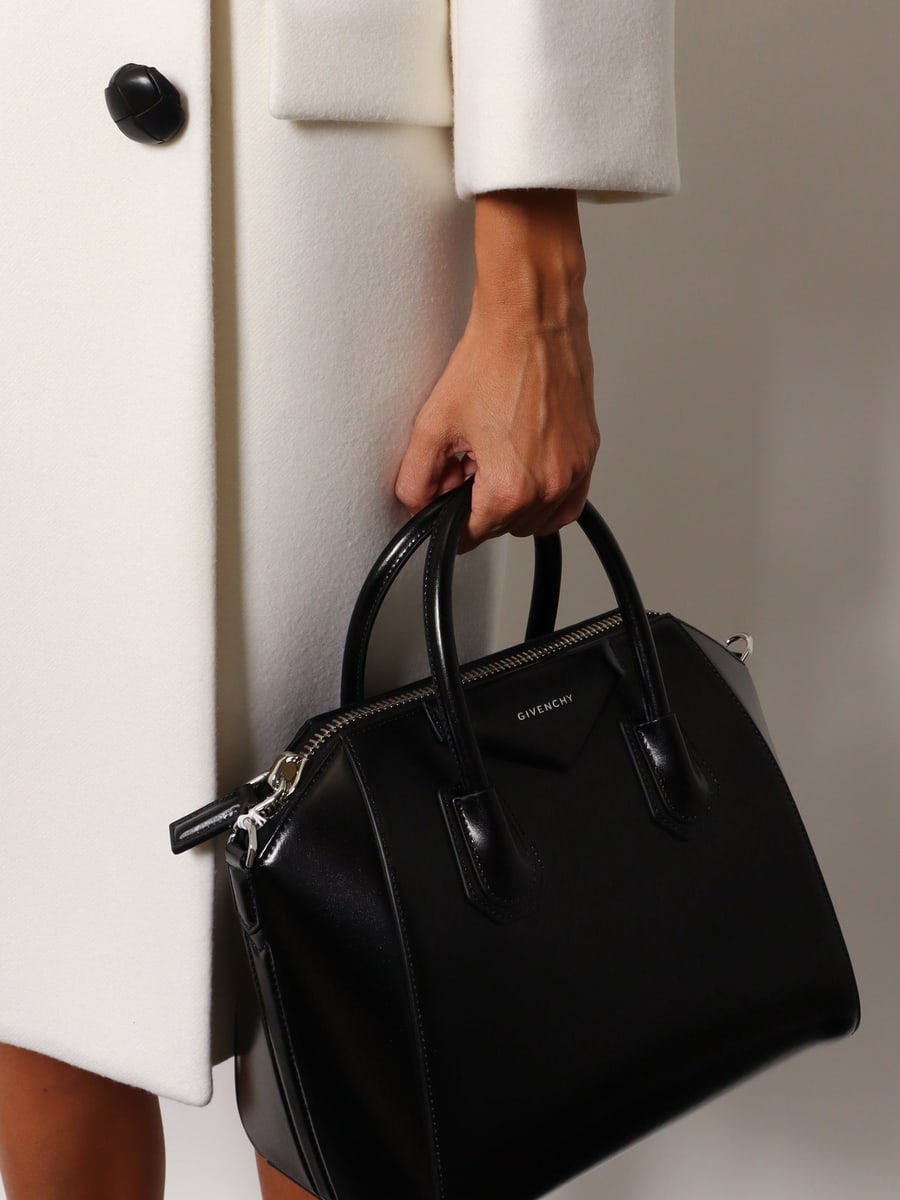 Givenchy Antigona leather shoulder bag, view 2