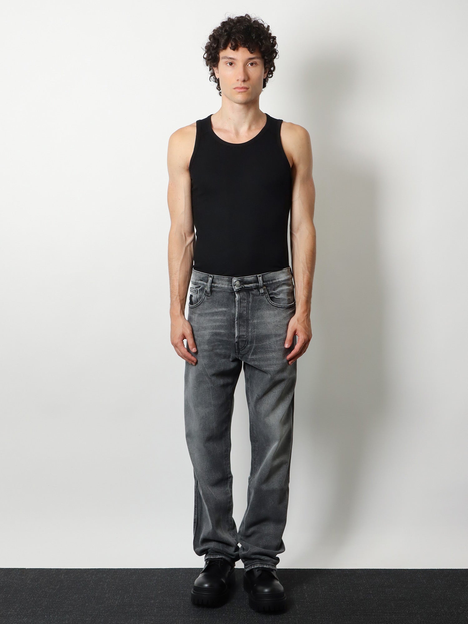 NUMERI 123456789 Denim trousers with back logo patch, view 2