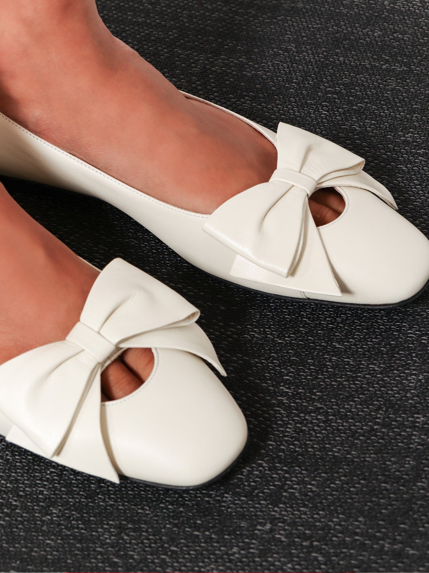 Valentino Garavani Leather Bowow ballerinas, view 2