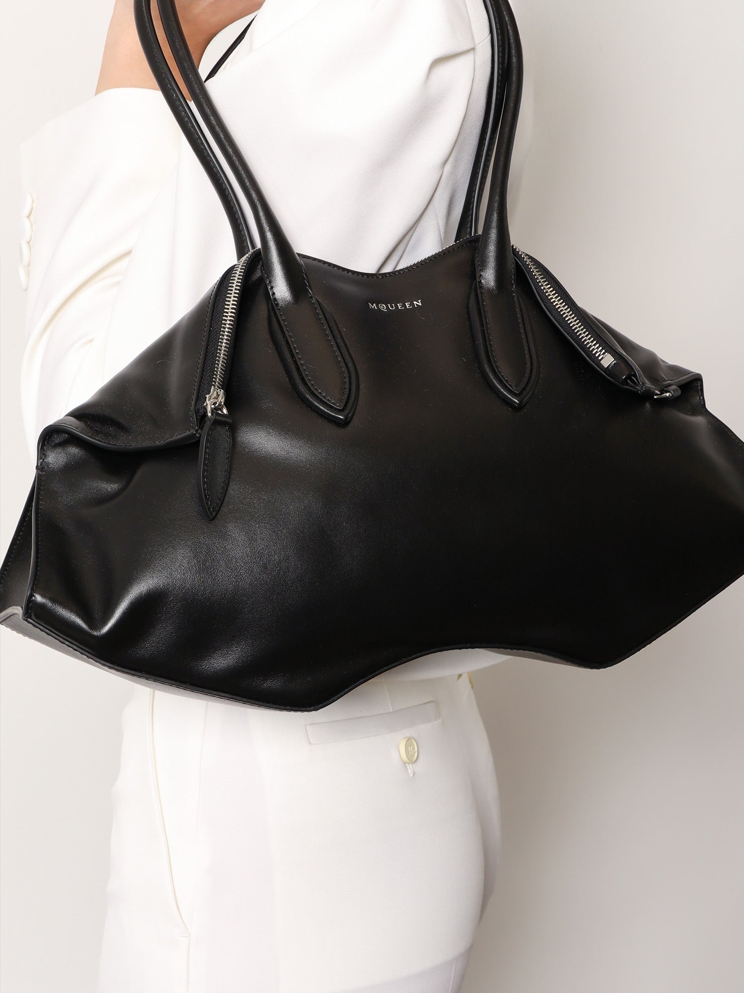 Alexander McQueen Manta leather shoulder bag, view 2