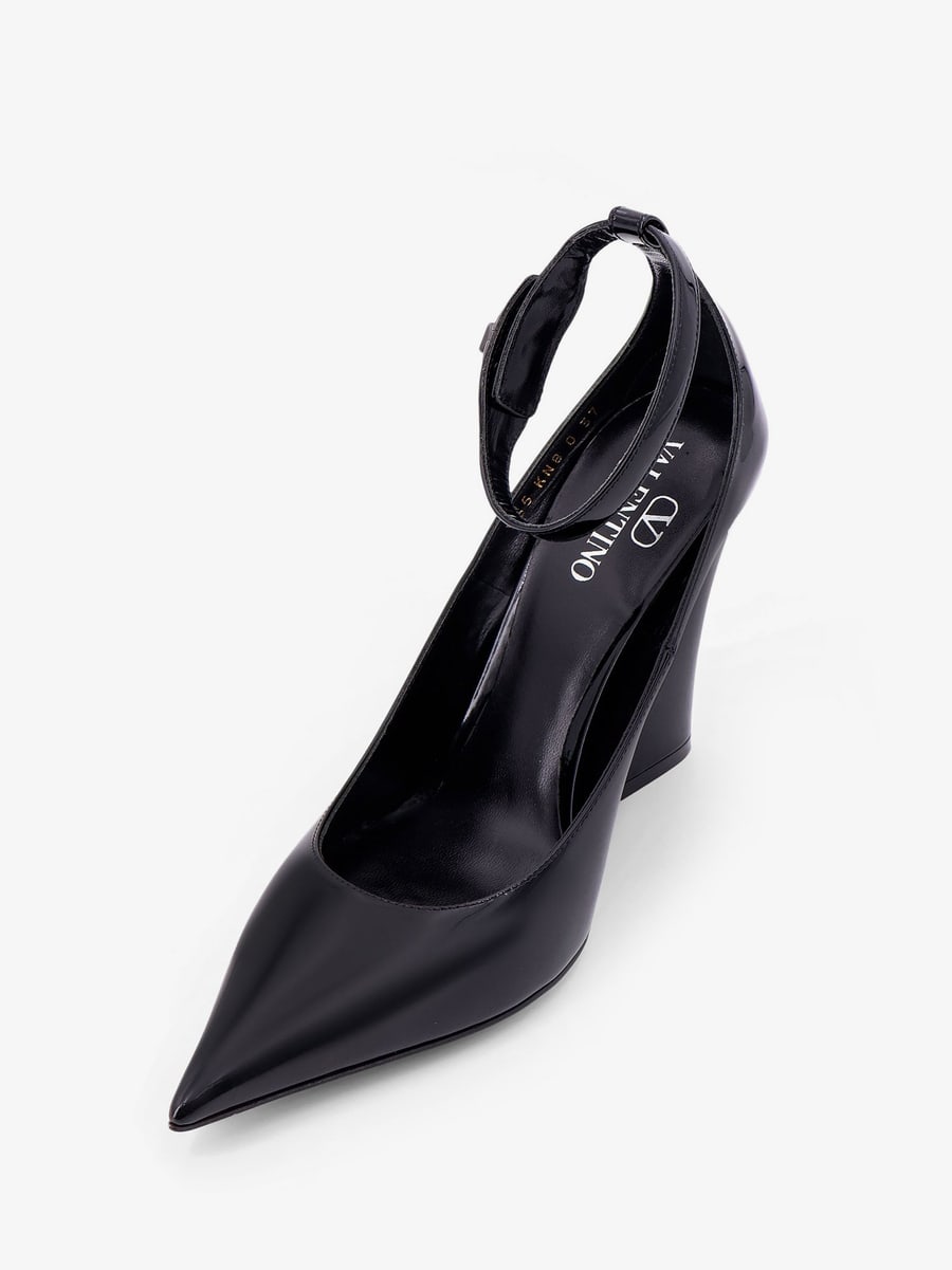 Valentino Garavani Patent leather décolleté with VLogo the bold buckle, view 4