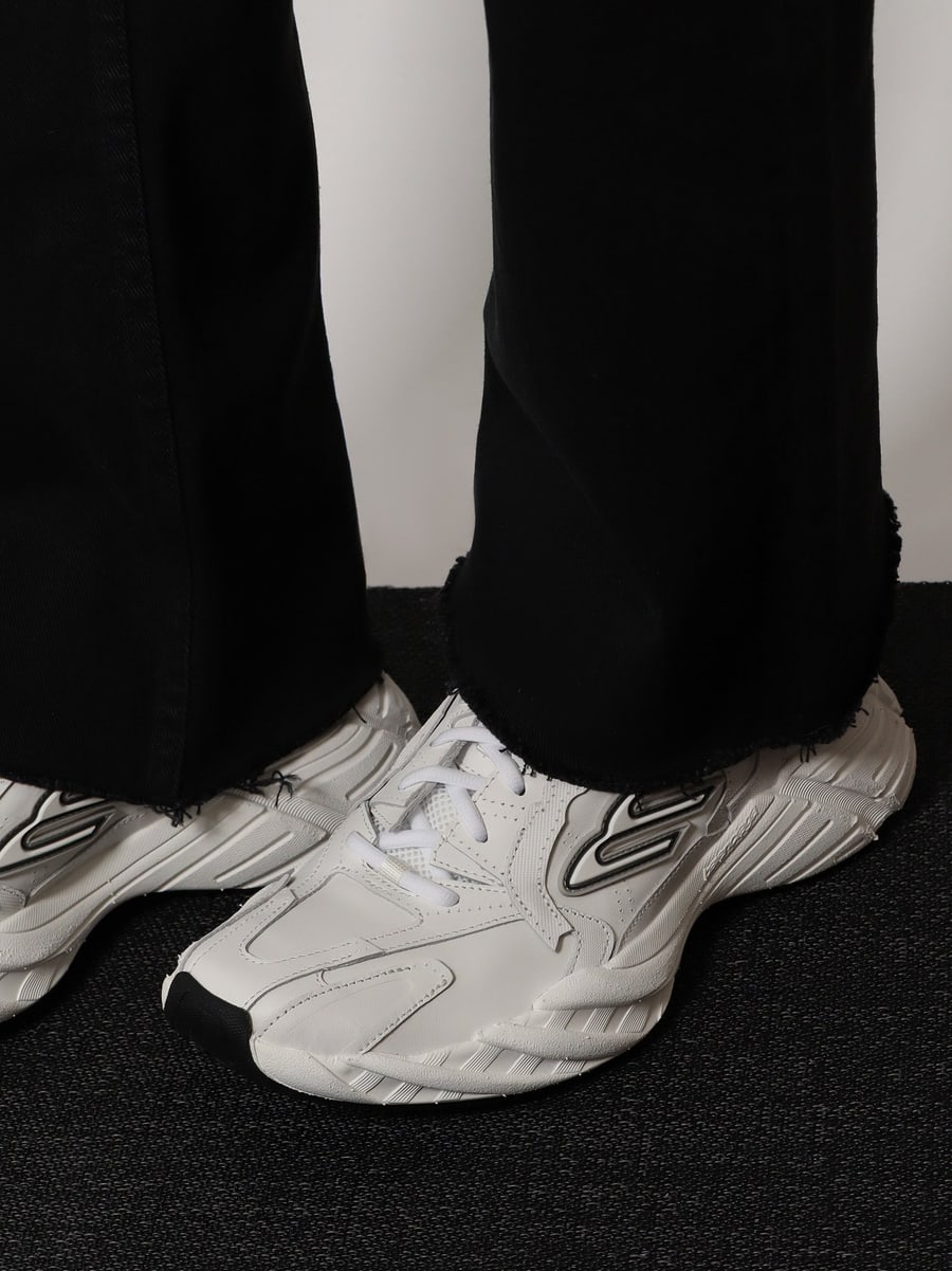 Balenciaga Monday low-top sneakers in leather, view 2