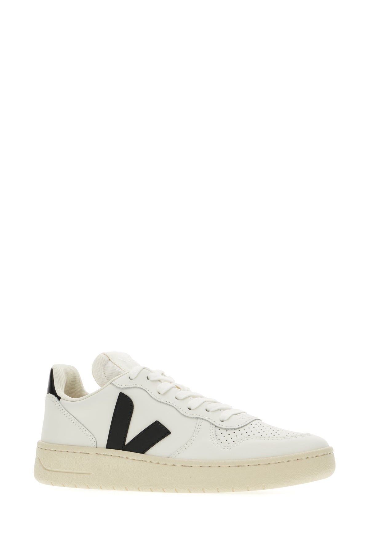 VEJA Sneakers V-10 in pelle bianca, view 2