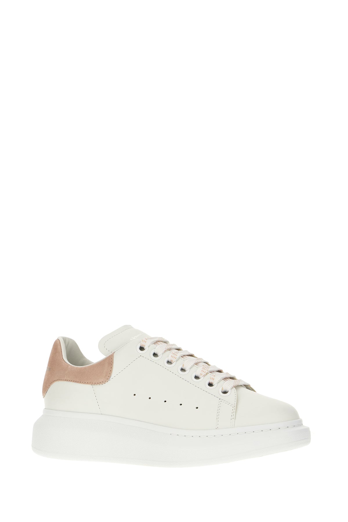 Alexander McQueen Sneakers in pelle bianca con tallone in pelle scamosciata rosa, view 2
