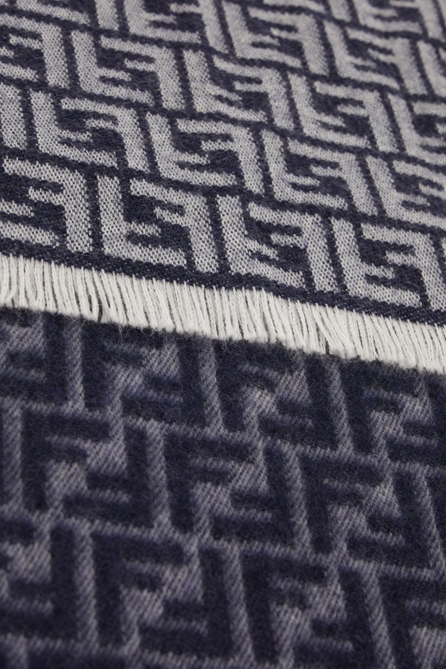 Fendi Sciarpa in lana ricamata, view 2