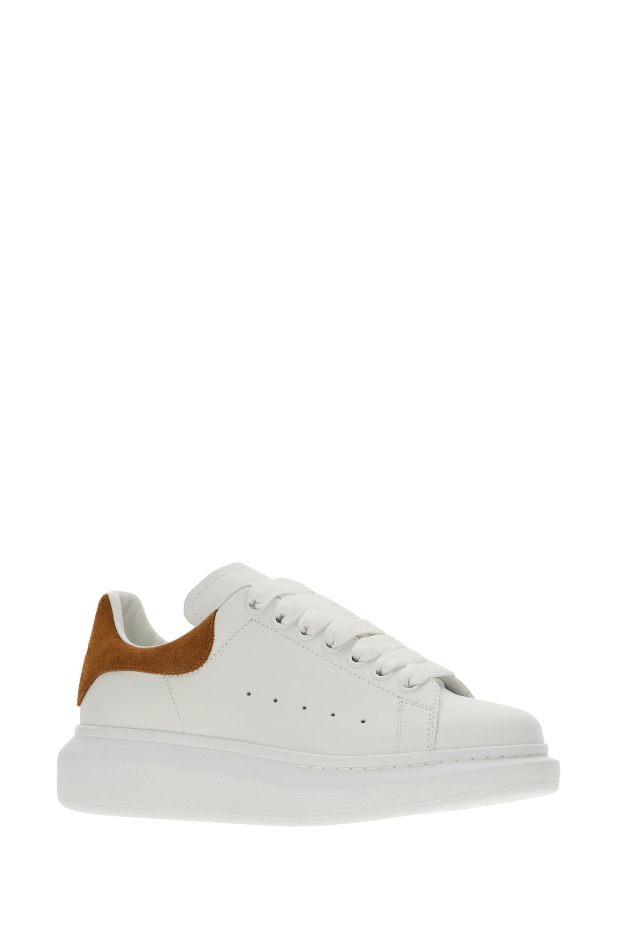 Alexander McQueen Sneakers in pelle bianca con tallone in pelle scamosciata marrone, view 2