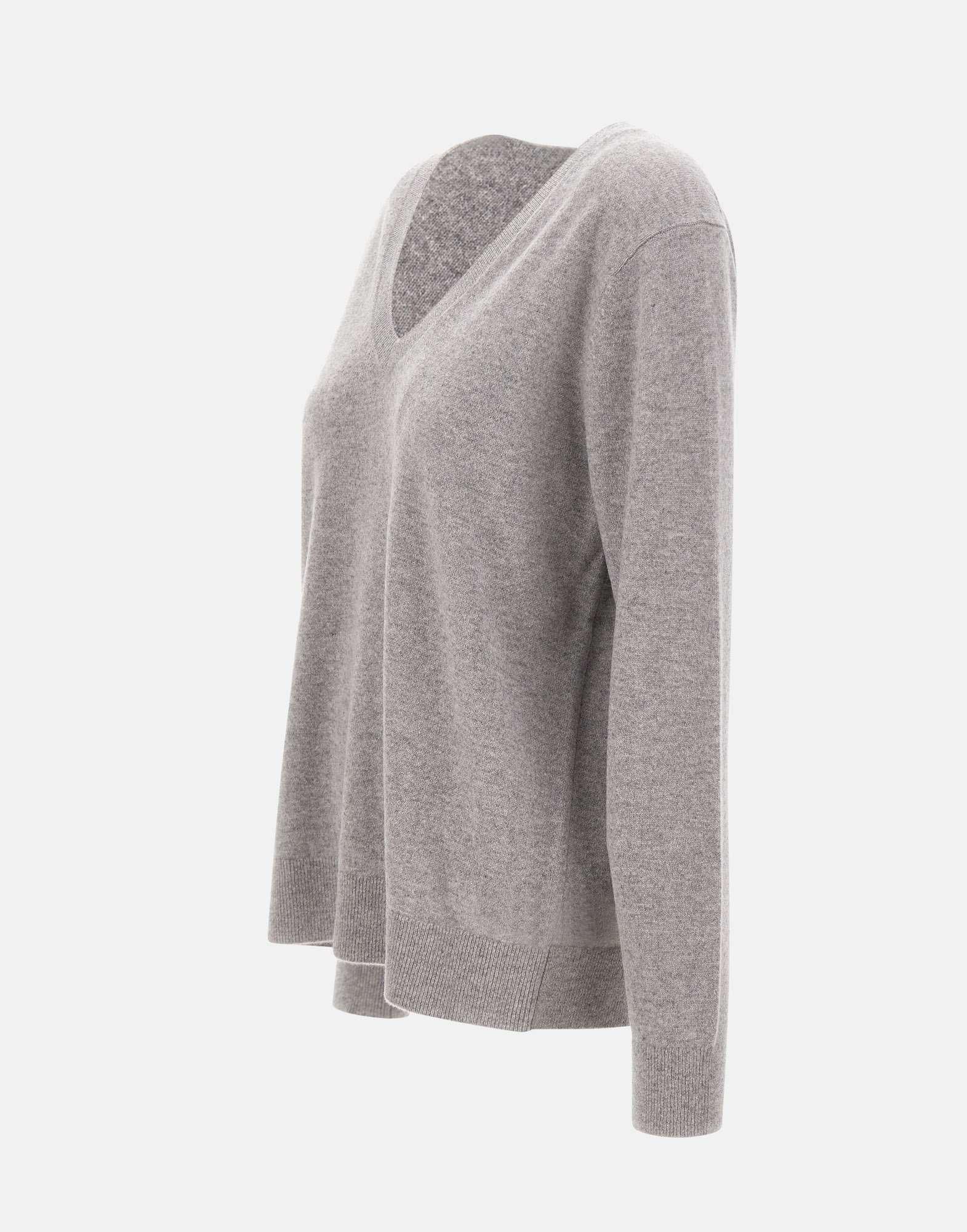 VINCE. Maglia in cashmere con scollo a V, view 2