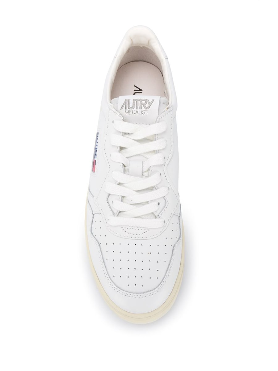 Autry Sneakers 'Medalist Low', view 2