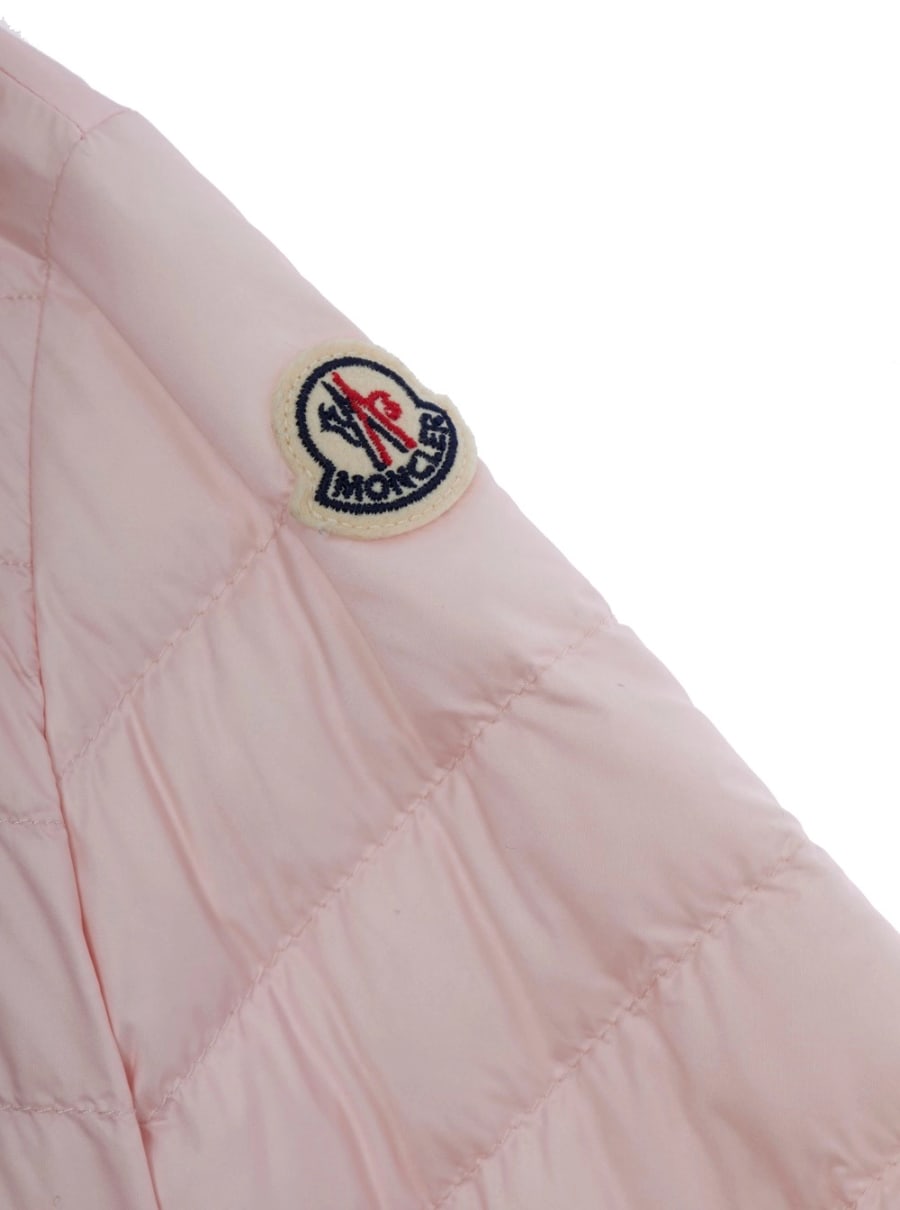 Moncler kids Piumino 'Lans' Girocollo con Patch Logo sulla Manica e Placca Logo su Tiralampo in Tessuto Tecnico Rosa Baby, view 3